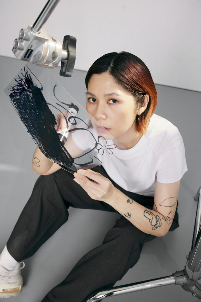專訪|藝術家周依:「美」是一種態度,不被框架和束縛 - Doe Mag